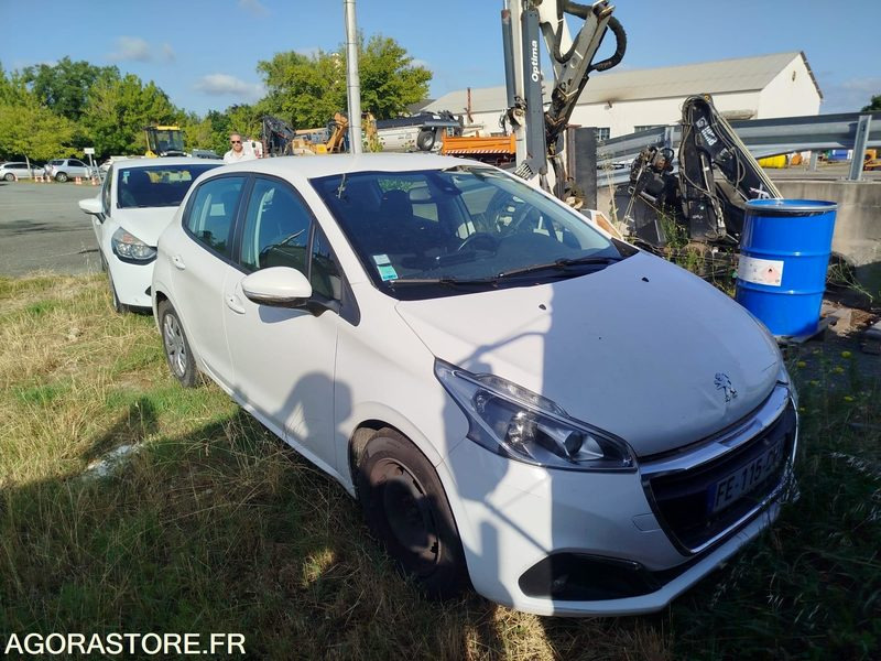 PEUGEOT 208 - 2019 - 232606 KM - Car: picture 2 PEUGEOT 208 - 2019 - 232606 KM - Car: picture 2