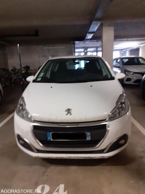 Peugeot 208 - 2015 - 210947kms - Car: picture 1 Peugeot 208 - 2015 - 210947kms - Car: picture 1