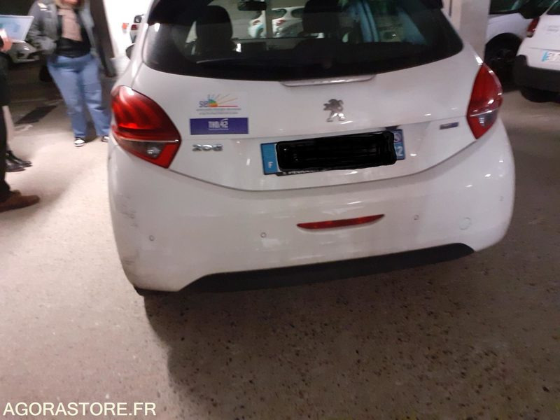 Peugeot 208 - 2015 - 210947kms - Car: picture 2 Peugeot 208 - 2015 - 210947kms - Car: picture 2