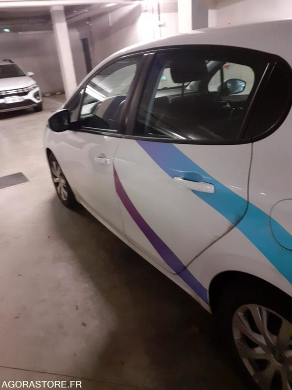 Peugeot 208 - 2016 - 225495 kms - Car: picture 3 Peugeot 208 - 2016 - 225495 kms - Car: picture 3