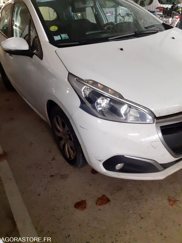 Peugeot 208 - 2016 - 225495 kms - Car: picture 5 Peugeot 208 - 2016 - 225495 kms - Car: picture 5