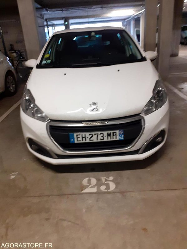 Peugeot 208 - 2016 - 225495 kms - Car: picture 4 Peugeot 208 - 2016 - 225495 kms - Car: picture 4