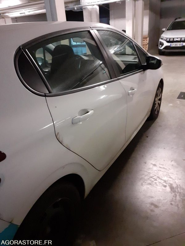 Peugeot 208 - 2016 - 225495 kms - Car: picture 2 Peugeot 208 - 2016 - 225495 kms - Car: picture 2