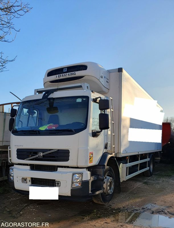 Porteur Volvo frigo - Refrigerator truck: picture 1 Porteur Volvo frigo - Refrigerator truck: picture 1