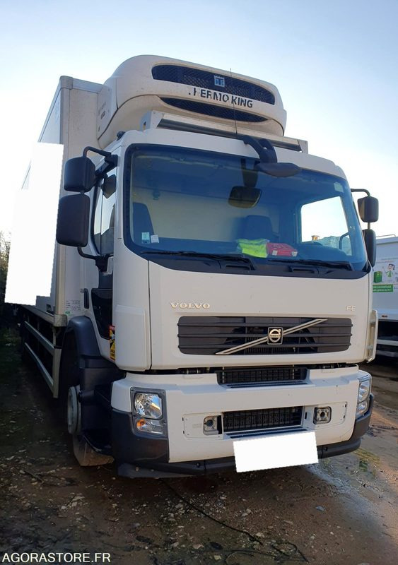 Porteur Volvo frigo - Refrigerator truck: picture 2 Porteur Volvo frigo - Refrigerator truck: picture 2