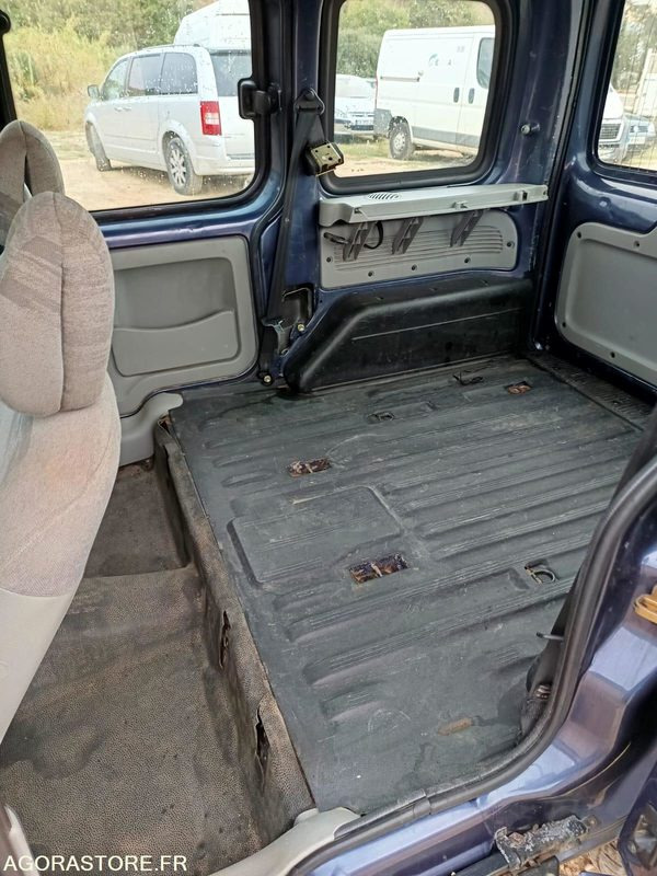 Car RENAULT KANGOO 1.5 DCI - 2003 - 227000KMS: picture 12 Car RENAULT KANGOO 1.5 DCI - 2003 - 227000KMS: picture 12