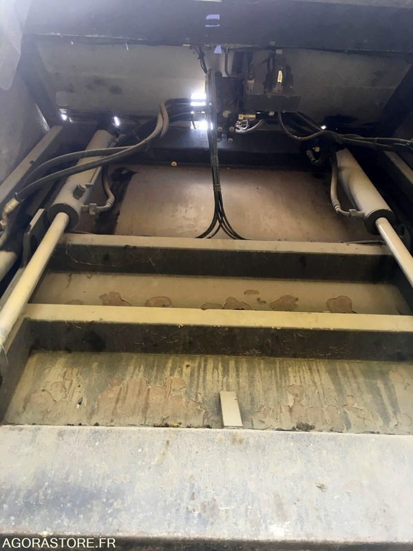 RENAULT PREMIUM 270 DCI - 2002 / 305 609 KM - Garbage truck: picture 5 RENAULT PREMIUM 270 DCI - 2002 / 305 609 KM - Garbage truck: picture 5