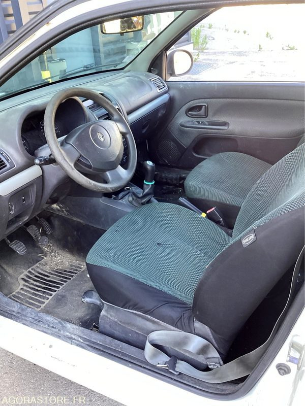 Renault Clio - 2010 - 206955kms (P0402649) - Car: picture 4 Renault Clio - 2010 - 206955kms (P0402649) - Car: picture 4