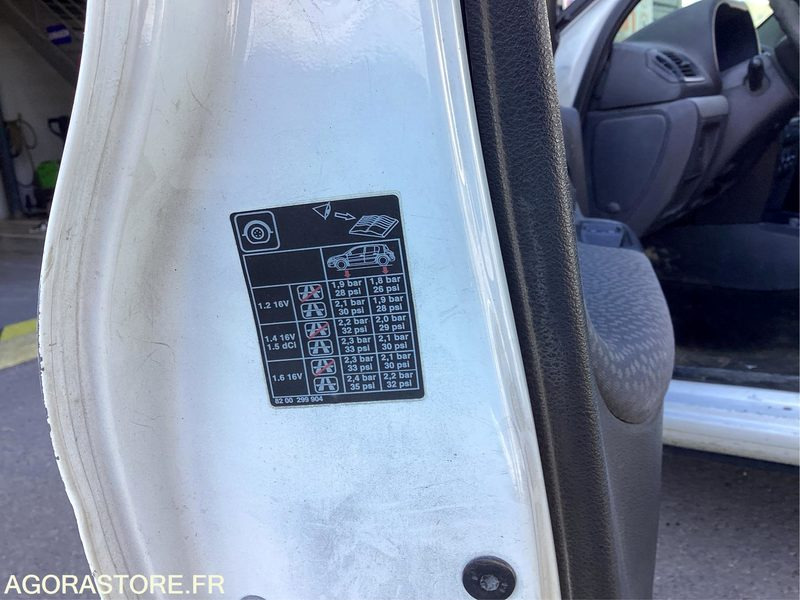 Renault Clio - 2010 - 206955kms (P0402649) - Car: picture 5 Renault Clio - 2010 - 206955kms (P0402649) - Car: picture 5