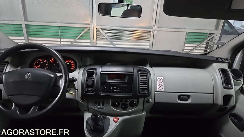 Renault Trafic - 2004 - 257907kms - 1707-XB-22 - Minibus, Passenger van: picture 5 Renault Trafic - 2004 - 257907kms - 1707-XB-22 - Minibus, Passenger van: picture 5