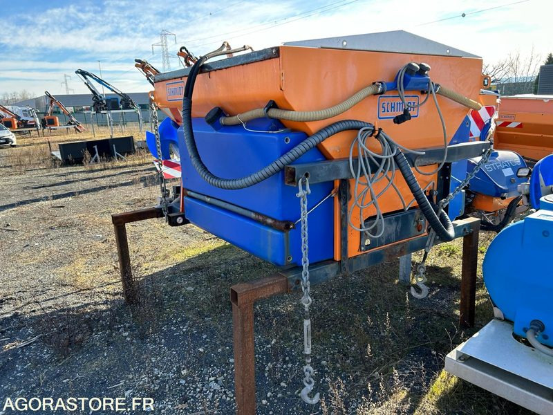 SALEUSE - SCHMIDT - STRATOS B 11-15 BCXN-350 - 1,1 m3 - 2011 - Sand/ Salt spreader: picture 2 SALEUSE - SCHMIDT - STRATOS B 11-15 BCXN-350 - 1,1 m3 - 2011 - Sand/ Salt spreader: picture 2
