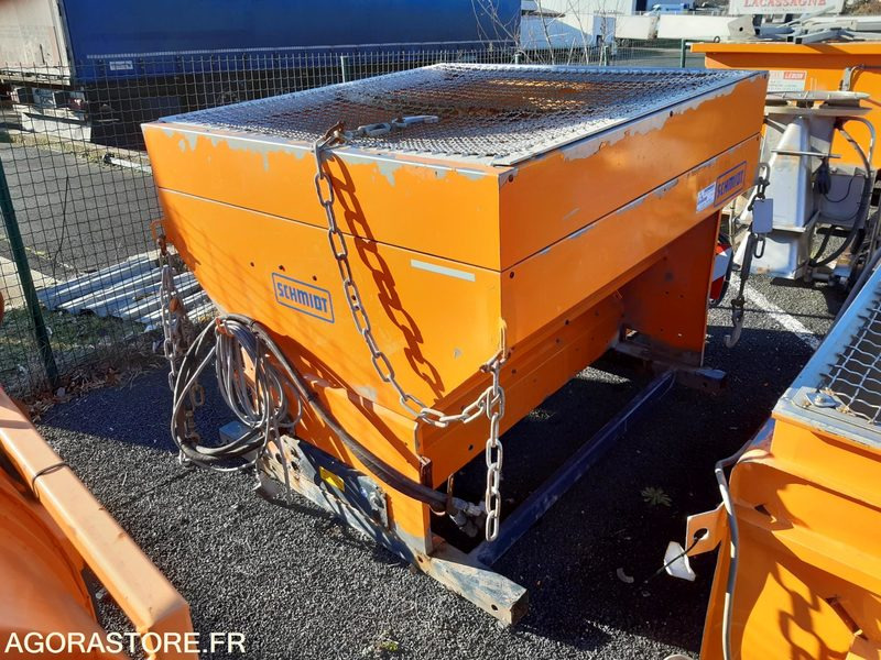 SALEUSE - SCHMIDT - STRATOS B 15-15 VAT - 2003 - Sand/ Salt spreader: picture 3 SALEUSE - SCHMIDT - STRATOS B 15-15 VAT - 2003 - Sand/ Salt spreader: picture 3