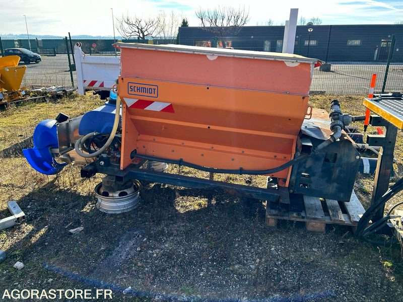 SALEUSE - SCHMIDT - STRATOS B06L-15 BCB-350 - 0,6 m3 - 2008 - Sand/ Salt spreader: picture 3 SALEUSE - SCHMIDT - STRATOS B06L-15 BCB-350 - 0,6 m3 - 2008 - Sand/ Salt spreader: picture 3