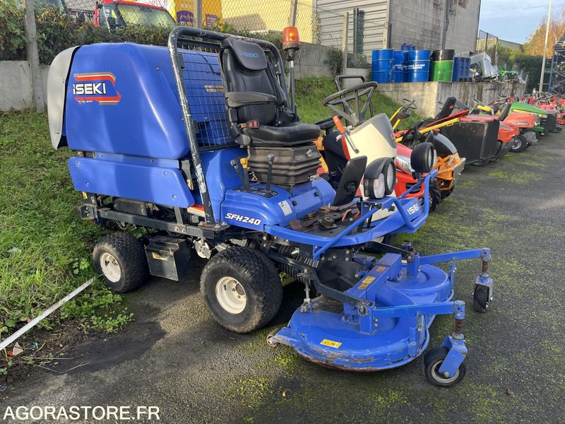 Tondeuse frontale Iseki SFH240 + bac + plateau 1.37m, 935h de 2010. - Garden mower: picture 1 Tondeuse frontale Iseki SFH240 + bac + plateau 1.37m, 935h de 2010. - Garden mower: picture 1