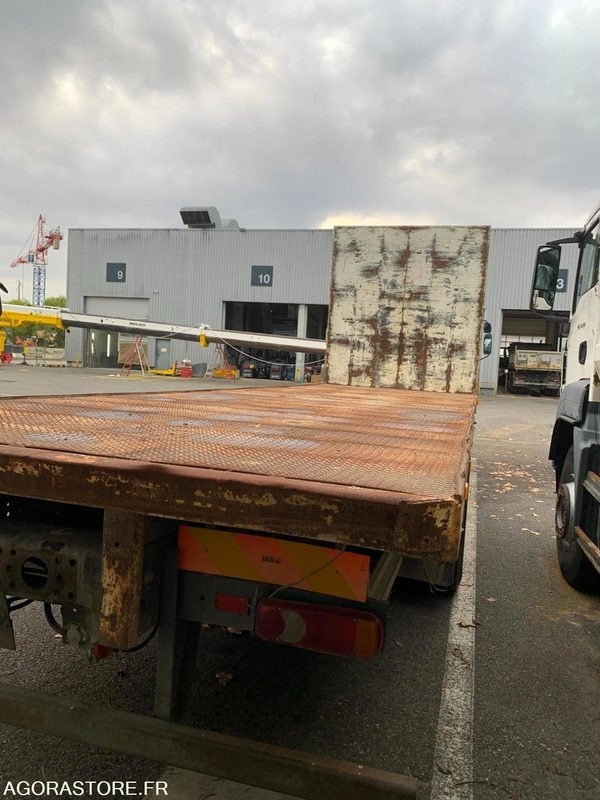 Porteur plateau DAF LF 18.250 - 2004 - 418000 Kms - Truck: picture 3 Porteur plateau DAF LF 18.250 - 2004 - 418000 Kms - Truck: picture 3