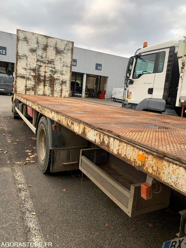 Porteur plateau DAF LF 18.250 - 2004 - 418000 Kms - Truck: picture 4 Porteur plateau DAF LF 18.250 - 2004 - 418000 Kms - Truck: picture 4