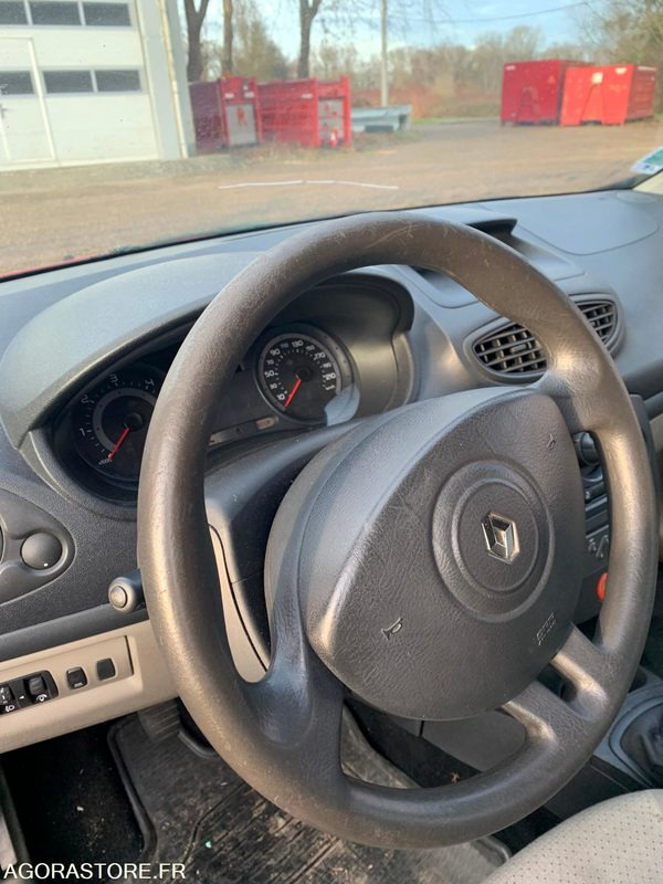 VL RENAULT CLIO3 3739ZH76 - Car: picture 5 VL RENAULT CLIO3 3739ZH76 - Car: picture 5