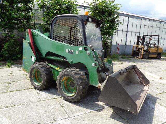 Skid steer loader JCB 135 R: picture 9