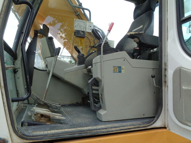 Crawler excavator Liebherr R906LC: picture 11