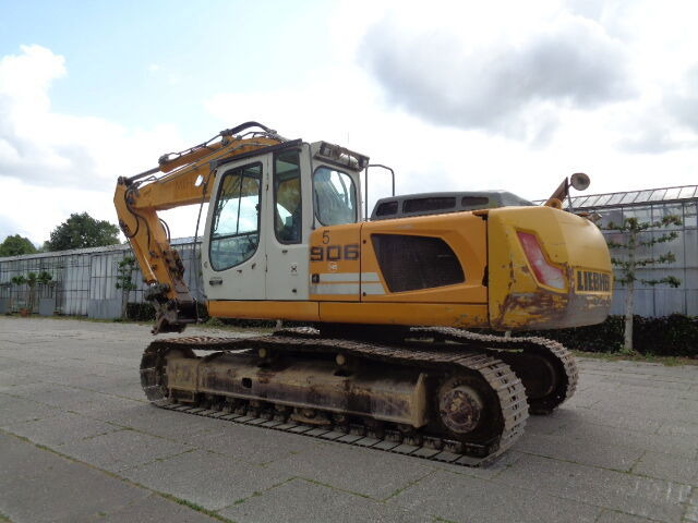 Crawler excavator Liebherr R906LC: picture 6