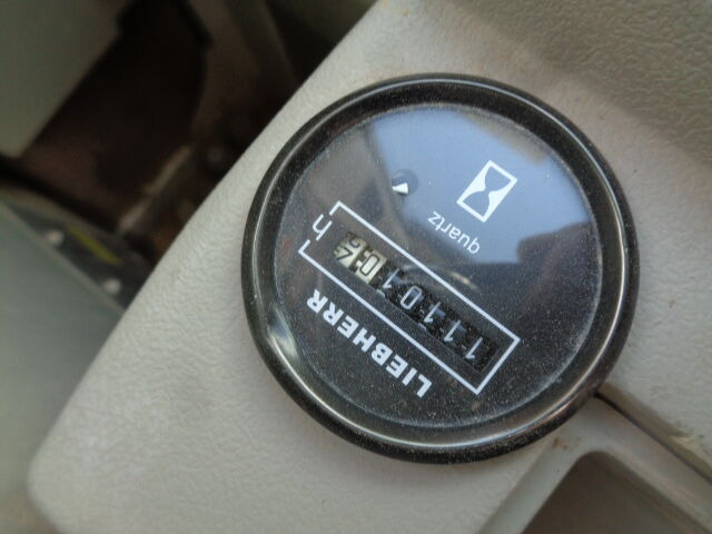 Crawler excavator Liebherr R906LC: picture 25