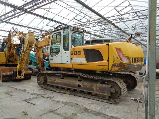 Crawler excavator Liebherr R906LC: picture 29