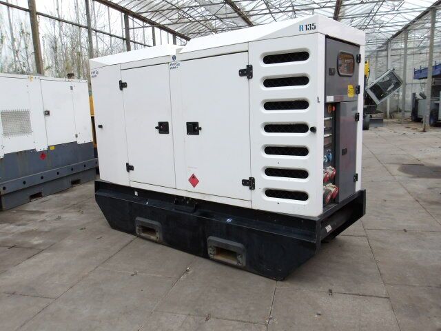 SDMO R135 - Generator set: picture 3 SDMO R135 - Generator set: picture 3