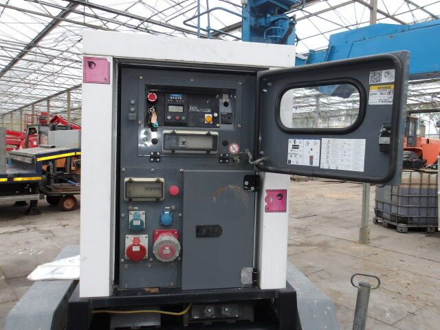 SDMO R33 - Generator set: picture 3 SDMO R33 - Generator set: picture 3