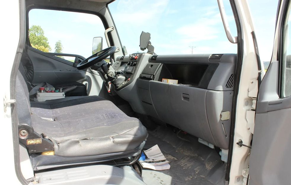 Garbage truck Mitsubishi CANTER 7C15: picture 9