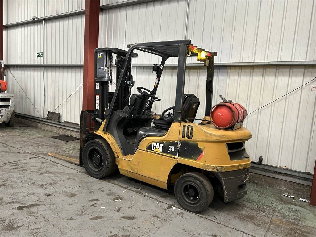 CAT GP30NT - LPG forklift: picture 3 CAT GP30NT - LPG forklift: picture 3