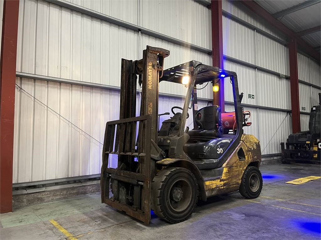 Komatsu FG30T-17 - LPG forklift: picture 2 Komatsu FG30T-17 - LPG forklift: picture 2