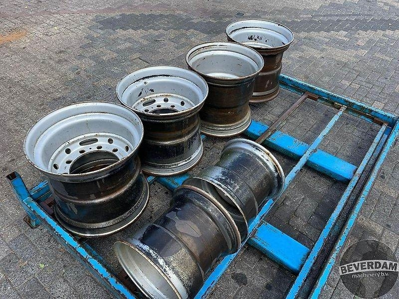 4x 10 gaats velgen - Tire for Agricultural machinery: picture 1 4x 10 gaats velgen - Tire for Agricultural machinery: picture 1