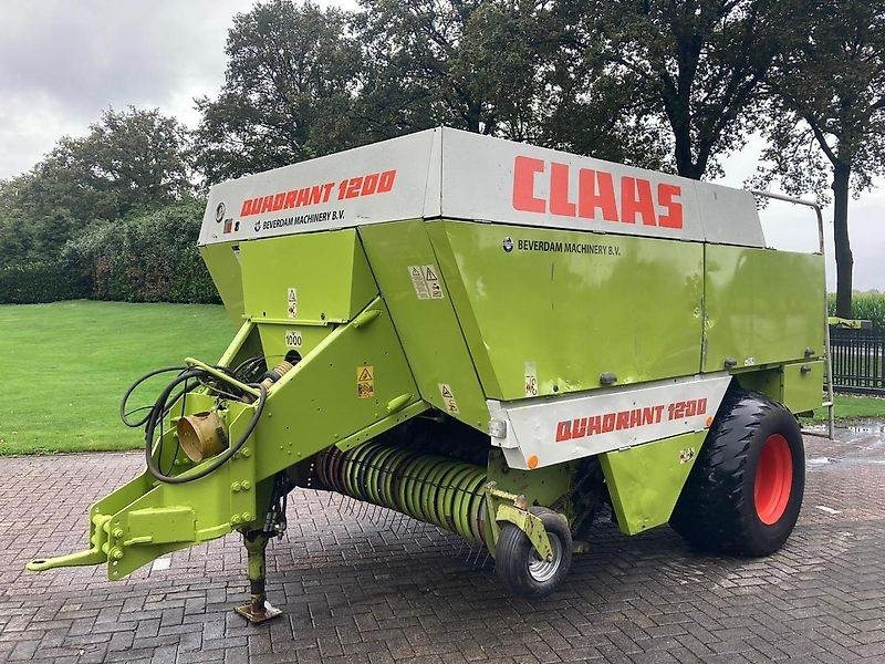 Claas Quadrant 1200 - Square baler: picture 1 Claas Quadrant 1200 - Square baler: picture 1