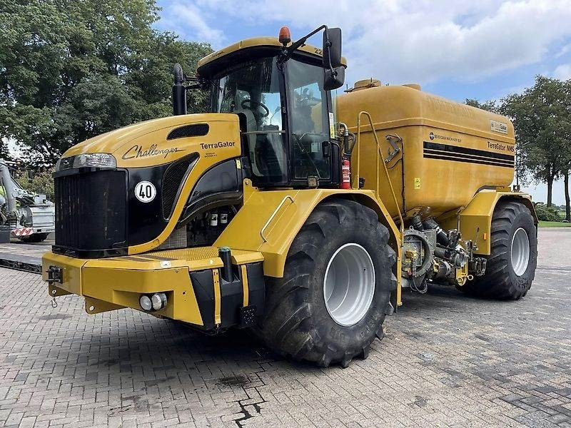 Fertilizer spreader TerraGator 2244: picture 9