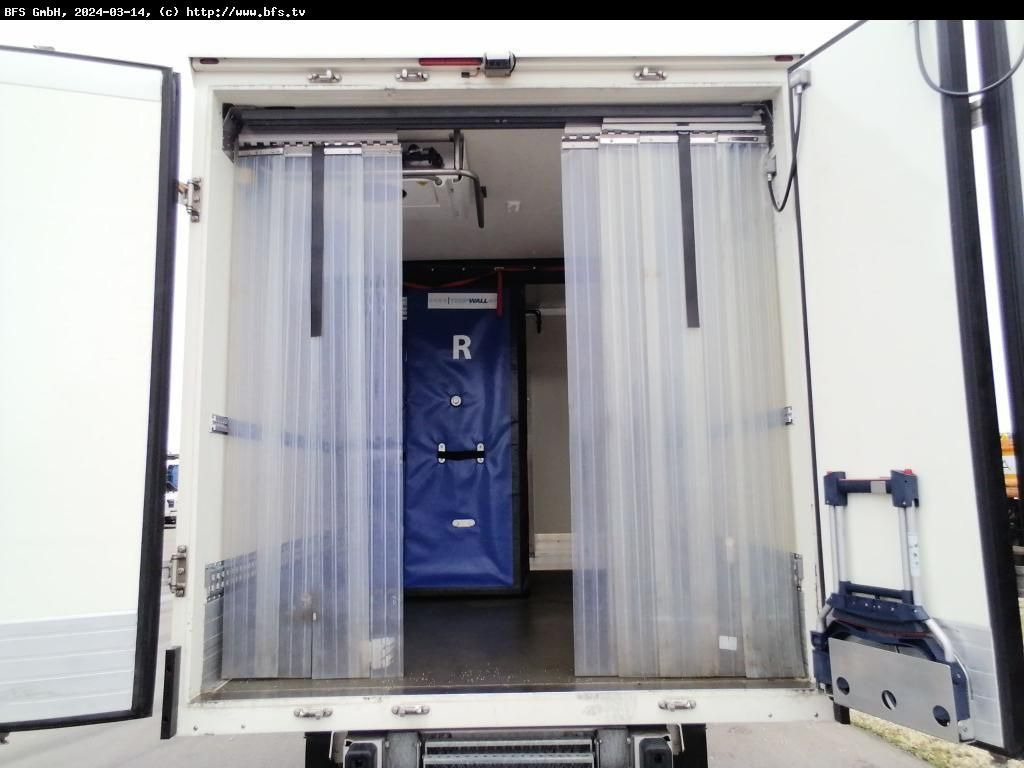 MAN TGE 3.140 4x2 F SB Bi-Temp Kühlkoffer, Carrier P MAN TGE 3.140 4x2 F SB Bi-Temp Kühlkoffer, Carrier P - Refrigerated delivery van: picture 2 MAN TGE 3.140 4x2 F SB Bi-Temp Kühlkoffer, Carrier P MAN TGE 3.140 4x2 F SB Bi-Temp Kühlkoffer, Carrier P - Refrigerated delivery van: picture 2