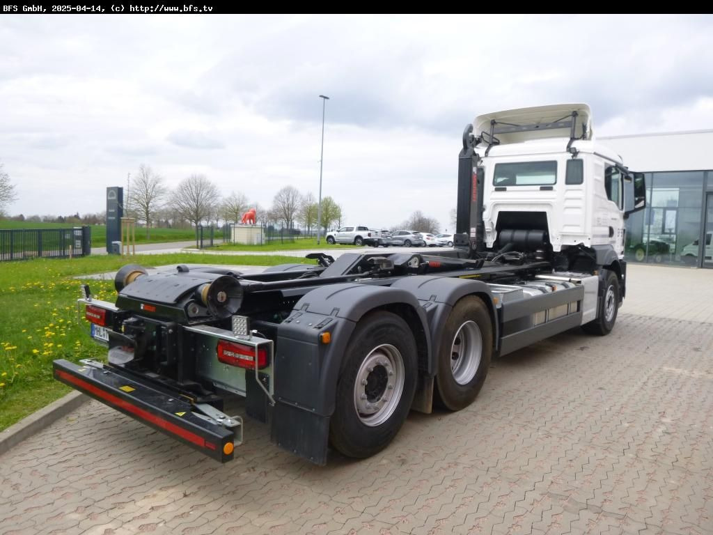 MAN TGS (TG3) 26.520 6x2-4 BL CH HIAB - Hook lift truck: picture 2 MAN TGS (TG3) 26.520 6x2-4 BL CH HIAB - Hook lift truck: picture 2