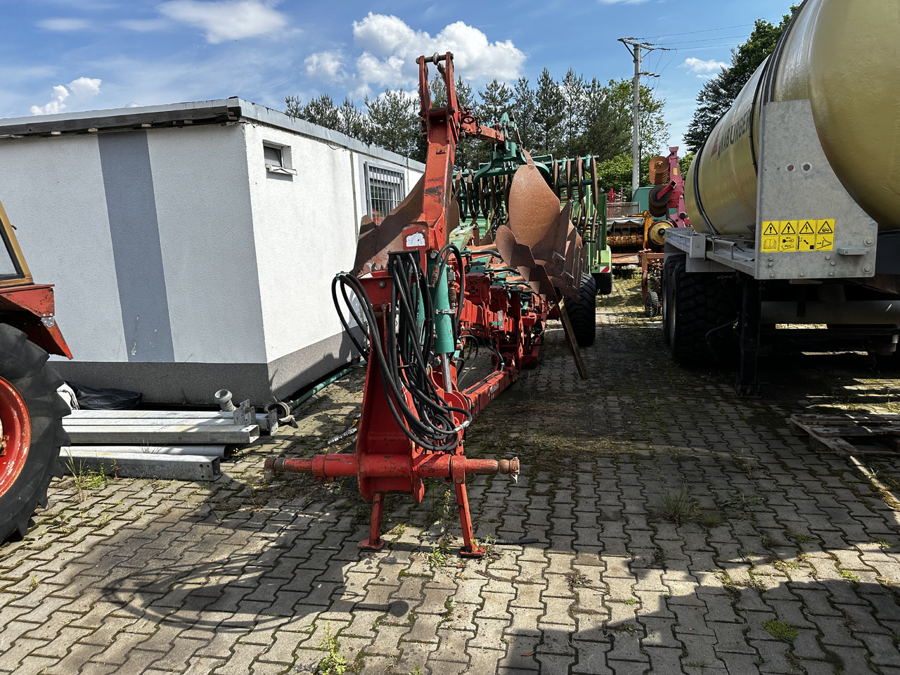 Kverneland OnLand PL100 Packomat S/C - Plow: picture 2 Kverneland OnLand PL100 Packomat S/C - Plow: picture 2