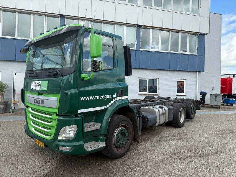 DAF CF 400 6X2 EURO 6 - ONLY 689.209 KM + STEERING AXLE - Cab chassis truck: picture 1 DAF CF 400 6X2 EURO 6 - ONLY 689.209 KM + STEERING AXLE - Cab chassis truck: picture 1