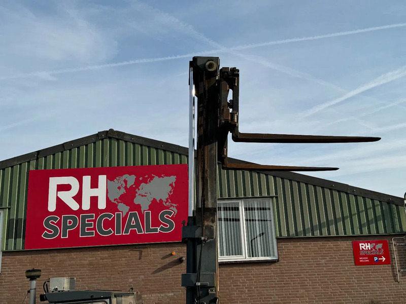 Kalmar M334 DCD 160-12 M334 DCD 160-12 - Diesel forklift: picture 3 Kalmar M334 DCD 160-12 M334 DCD 160-12 - Diesel forklift: picture 3