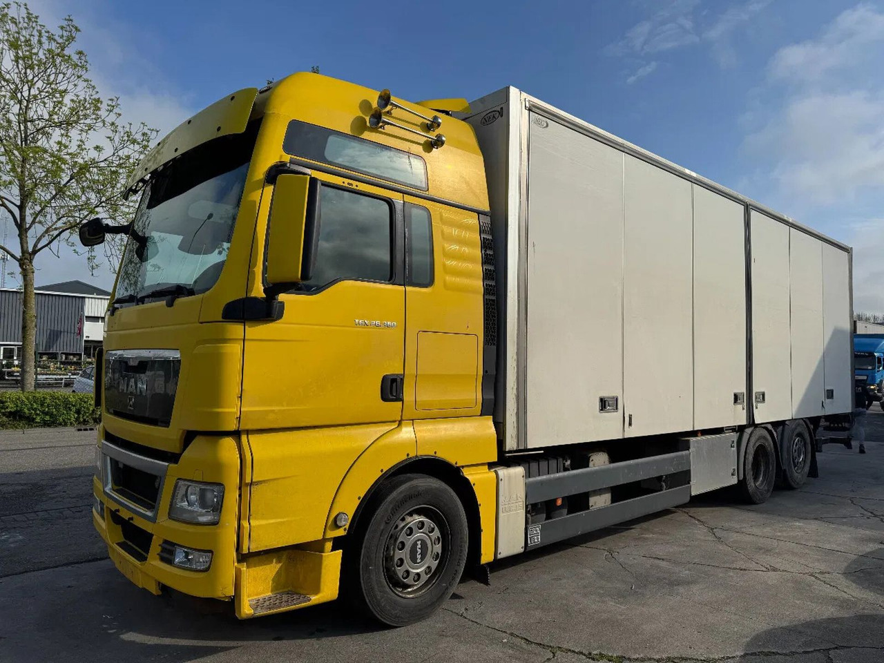 MAN TGX 26.360 6X2 - EURO 5 + ZEPRO LIFT + LIFT/STEE - Box truck: picture 1 MAN TGX 26.360 6X2 - EURO 5 + ZEPRO LIFT + LIFT/STEE - Box truck: picture 1