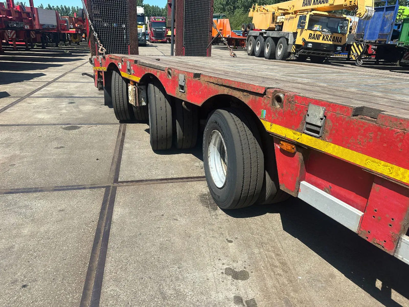 Nooteboom MCO-48-03 FORCED STEERING, 3,5 M EXTENDABLE, LIFTING DECK, WINCH, DUBBLE HYDRAULIC RAMPS - Low loader semi-trailer: picture 4 Nooteboom MCO-48-03 FORCED STEERING, 3,5 M EXTENDABLE, LIFTING DECK, WINCH, DUBBLE HYDRAULIC RAMPS - Low loader semi-trailer: picture 4