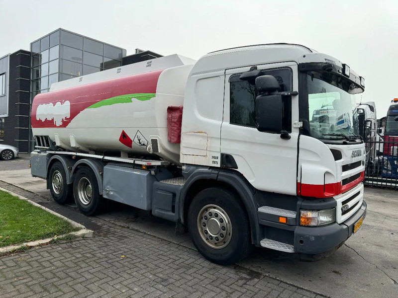 Scania P400 6X2 - EURO 5 + 3 CAMBER + STEERING & LIFTING AXLE - Tanker truck: picture 3 Scania P400 6X2 - EURO 5 + 3 CAMBER + STEERING & LIFTING AXLE - Tanker truck: picture 3