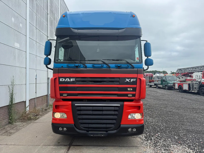 DAF XF 105.410 6X2 MANUAL GEARBOX - EURO 4 - Tractor truck: picture 2 DAF XF 105.410 6X2 MANUAL GEARBOX - EURO 4 - Tractor truck: picture 2