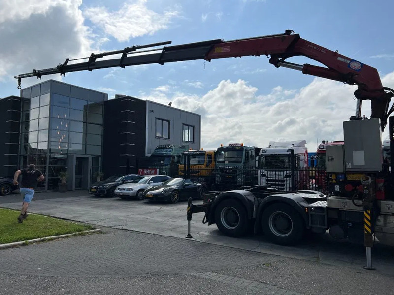 DAF XF 105.460 6X4 EURO 5 + HMF 4220 K6 + REMOTE CONTROL + RETARDER - Tractor truck: picture 4 DAF XF 105.460 6X4 EURO 5 + HMF 4220 K6 + REMOTE CONTROL + RETARDER - Tractor truck: picture 4