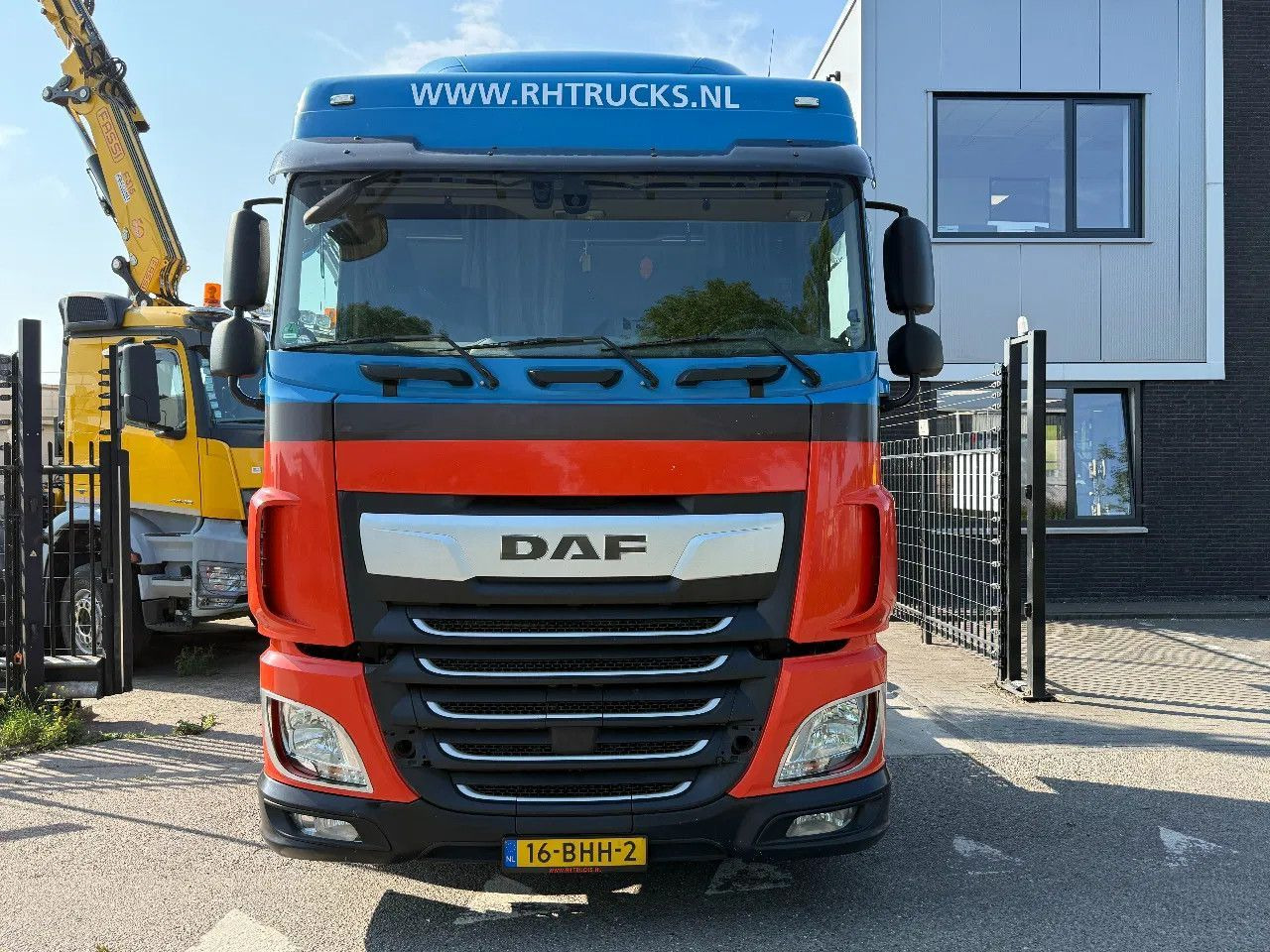 DAF XF 440 4X2 ENGINE RUNNING BUT TICKING! - Tractor truck: picture 3 DAF XF 440 4X2 ENGINE RUNNING BUT TICKING! - Tractor truck: picture 3