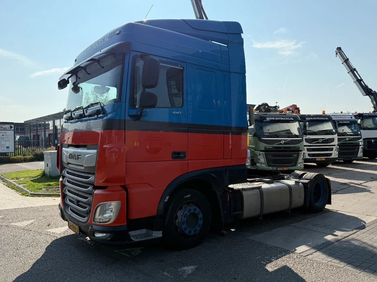 DAF XF 440 4X2 ENGINE RUNNING BUT TICKING! - Tractor truck: picture 2 DAF XF 440 4X2 ENGINE RUNNING BUT TICKING! - Tractor truck: picture 2