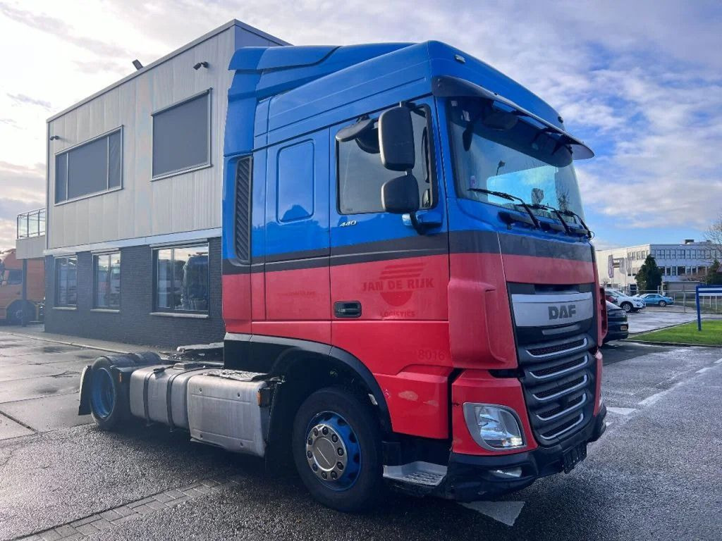 DAF XF 440 SC 4X2 MEGA 757.858km - Tractor truck: picture 3 DAF XF 440 SC 4X2 MEGA 757.858km - Tractor truck: picture 3