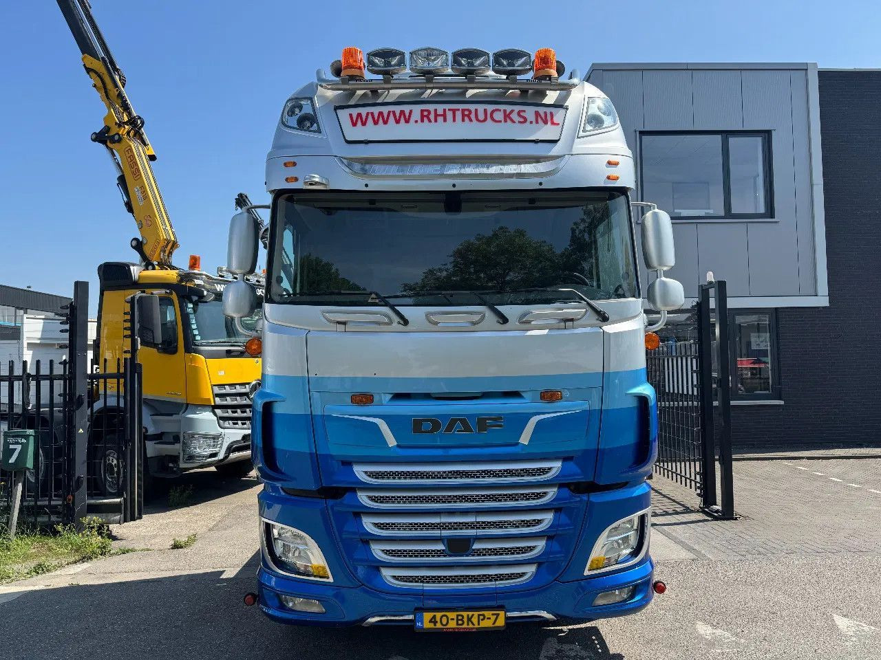DAF XF 480 4X2 EURO 6 SKIRTS STANDKLIMA HYDRAULIC - Tractor truck: picture 3 DAF XF 480 4X2 EURO 6 SKIRTS STANDKLIMA HYDRAULIC - Tractor truck: picture 3