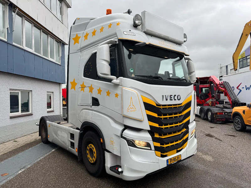 Iveco S-WAY 460 4X2 EURO 6 SKIRTS DOUBLE TANK - Tractor truck: picture 3 Iveco S-WAY 460 4X2 EURO 6 SKIRTS DOUBLE TANK - Tractor truck: picture 3