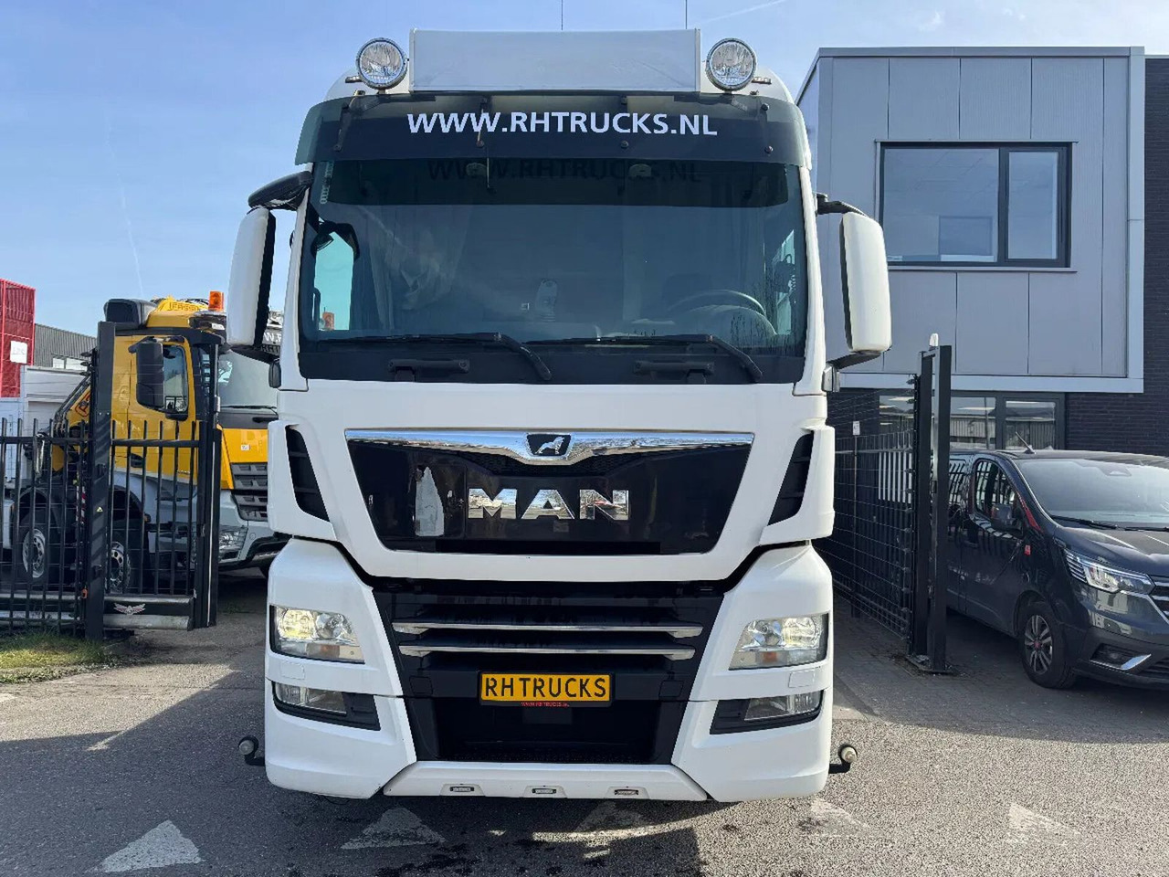 MAN TGX 26.500 6X2 - EURO 6 + LIFTING AXLE - Tractor truck: picture 2 MAN TGX 26.500 6X2 - EURO 6 + LIFTING AXLE - Tractor truck: picture 2